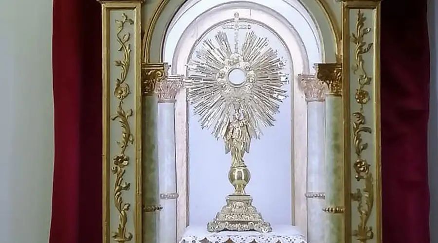 Bendicen nueva capilla de Adoración Perpetua en el día de San Ignacio de Loyola