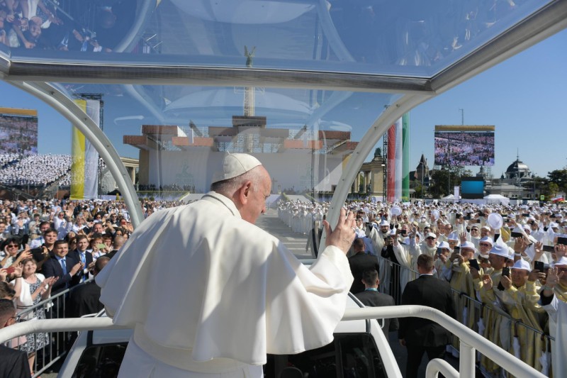 Ante 100.000 fieles en Budapest, el Papa anima a la Adoración y señala 3 pasos para seguir a Cristo